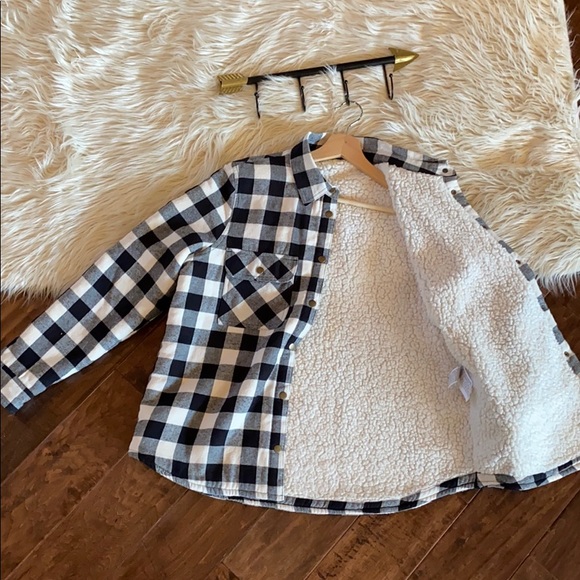 Forever 21 Jackets & Blazers - 🌸Fleece lined plaid flannel jacket
